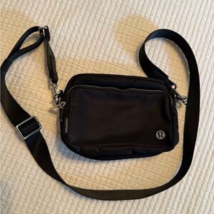 lululemon Everywhere Crossbody Bag 2L